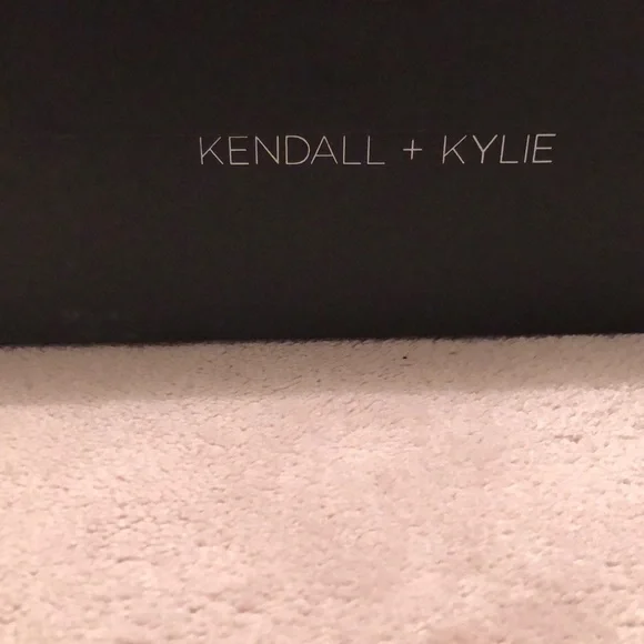 Kendall + Kylie heels - Picture 6 of 7